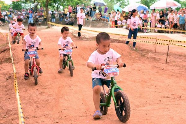 Không phải tiền, đây mới là 6 loại của cải vô giá cha mẹ nên dành tặng con cái - 6