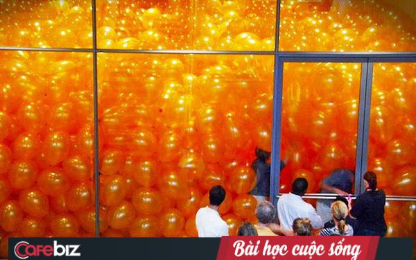  100 người bước vào căn phòng đầy bóng bay, lúc trở ra tất cả đều nhận được một bài học cuộc đời khiến ai cũng thấm thía!  - 0