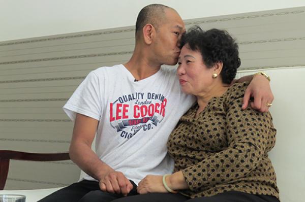 Tết đầu tiên bên mẹ của cậu bé gốc Việt sau 43 năm thất lạc - 2