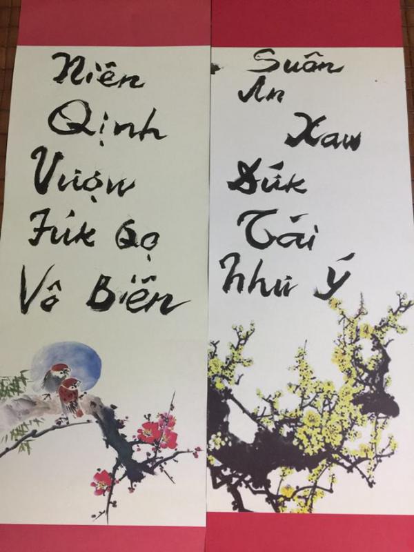 PGS Bùi Hiền chuyển đôi câu đối Tết sang ngôn ngữ “Tiếw Việt” - 0