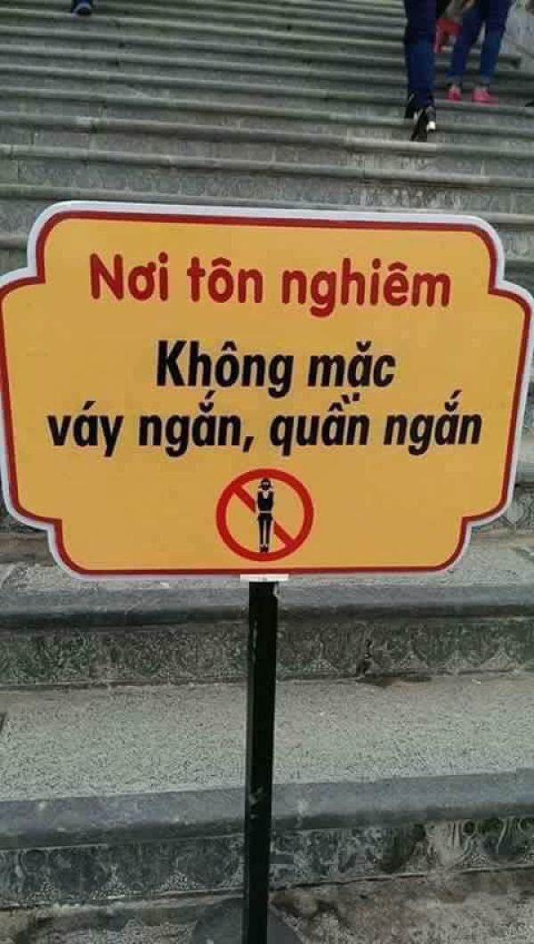 Ngán ngẩm hình ảnh các thiếu nữ ăn mặc thiếu vải đi chùa đầu năm - 3