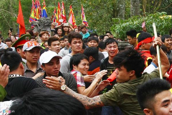 Cướp lộc trong lễ hội: ‘Văn hóa đấu’ và sự suy bại của lễ nghĩa - 1