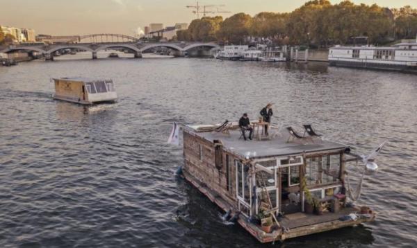 Nhiếp ảnh gia Đức xây nhà thuyền định cư trên sông - 0