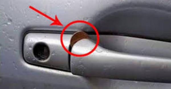 Nếu thấy đồng xu này trên tay nắm cửa xe, hãy báo cảnh sát lập tức, rất có thể bạn đang gặp nguy hiểm - 0