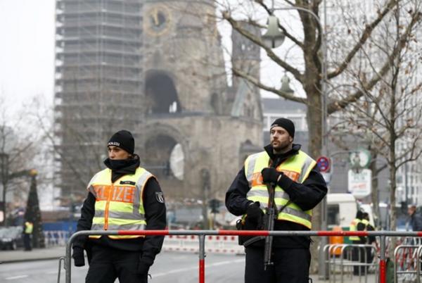 Một nghi phạm IS bị bắt giữ vì âm mưu đánh bom tại Đức, Anh - 0