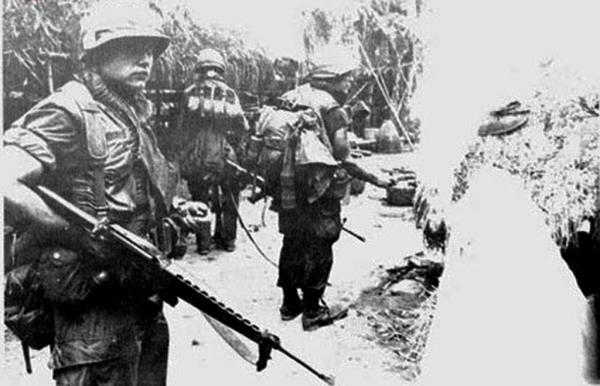 50 năm thảm sát Mỹ Lai: Phía sau những bức ảnh làm thay đổi cuộc chiến - 4