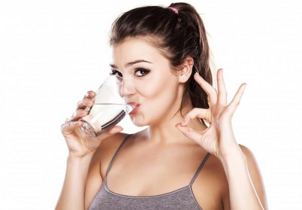 Phụ nữ 40 tuổi trẻ đẹp như gái 20 nếu buổi sáng bước xuống giường làm ngay điều này - 0