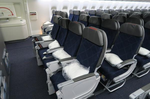 Bí quyết chọn chỗ ngồi thoải mái và rộng rãi nhất trên máy bay - 2