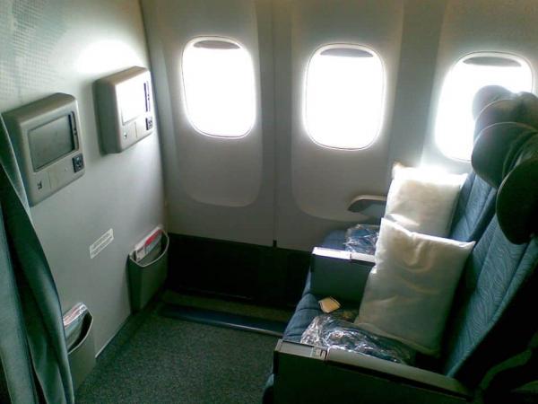 Bí quyết chọn chỗ ngồi thoải mái và rộng rãi nhất trên máy bay - 3