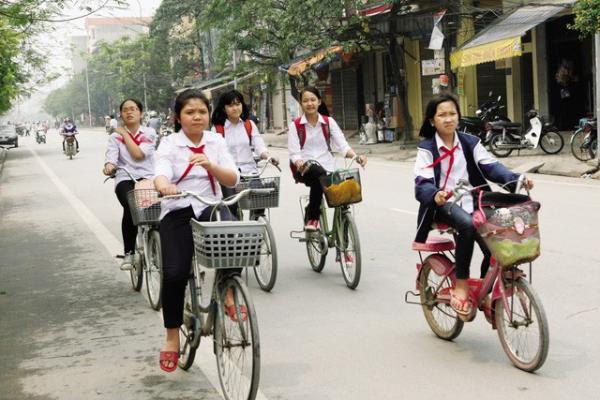 Cha mẹ Việt kỳ lạ nhất thế giới: Trẻ thì đọ xe đọ nhà, già thì đọ con, lấy bảng điểm, trường học của con làm thước đo thể diện - 1