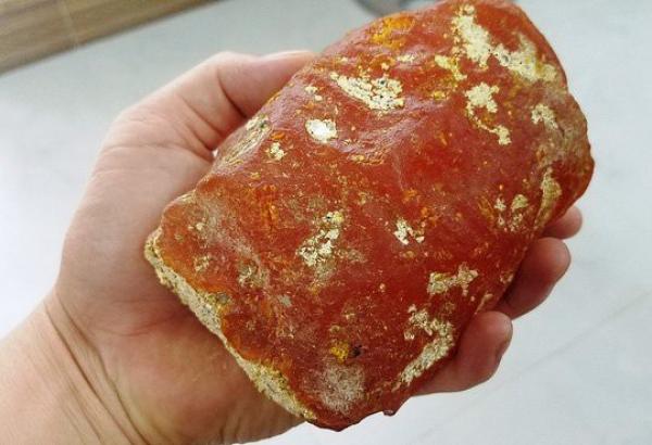 Kỳ lạ hai viên đá thơm như nước hoa, trả 5 tỷ đồng chưa bán - 2