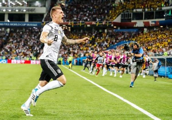 Xem lại bàn thắng “kinh điển” giải cứu tuyển Đức của Toni Kroos qua ảnh - 6