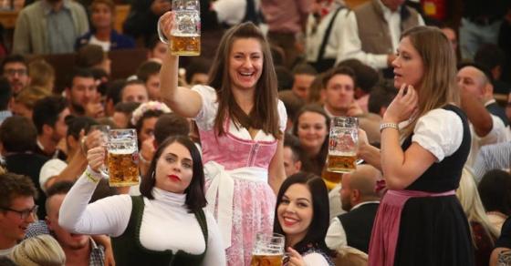 42 2 Choang Ngop Le Hoi Bia Lon Nhat The Gioi Oktoberfest Tai Duc