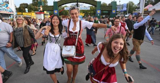 42 8 Choang Ngop Le Hoi Bia Lon Nhat The Gioi Oktoberfest Tai Duc