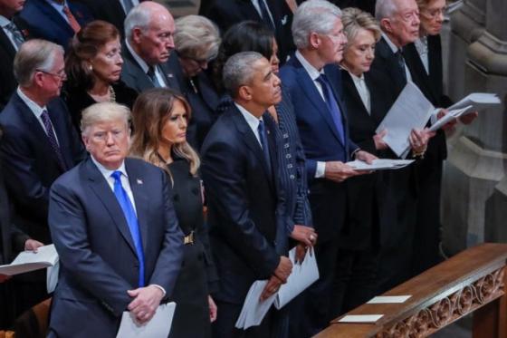 42 1 Buc Anh Truoc Sau Dat Gia Va Noi Co Don Tan Cung Cua Su Tu Trump Giua Le Tang Day Nuoc Mat