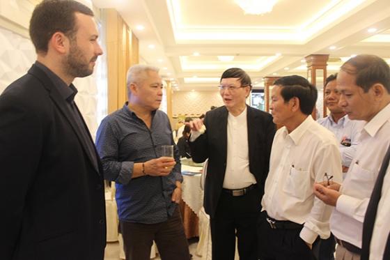 42 1 Ong Nguyen Huu Trang Phan Thuong Lon Nhat Voi Toi La Giup Moi Quan He Viet Nam   Duc Than Thiet Hon