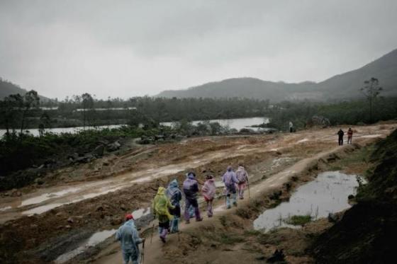 42 3 Cap Vo Chong Viet Kieu Ngoai 60 Tuoi Di Bo Xuyen Viet