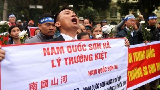 42 5 Duong Luoi Bo Va Cuoc Chien Am Tham Cua Mot Nguoi Viet O My