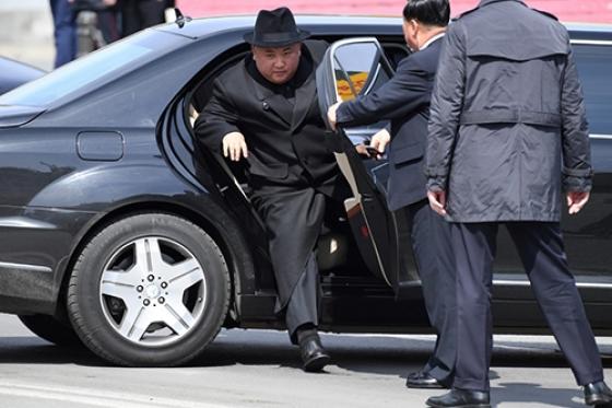 42 1 Hang Xe Duc Noi Khong Ban Limousine Cho Kim Jong Un