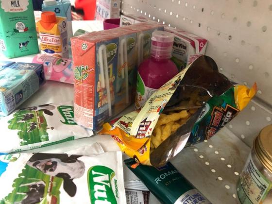 42 3 Qua Xau Ho Boi Nhung Nguoi Vao Sieu Thi Auchan Lay Do An Uong Thoai Mai Khong Tra Tien
