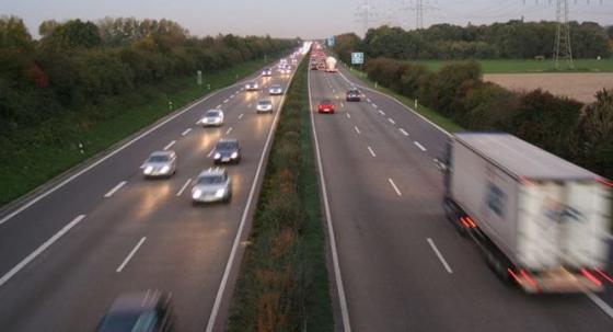 42 2 Thien Duong Toc Do Autobahn Bi Gioi Han Toc Do Do Nang Nong