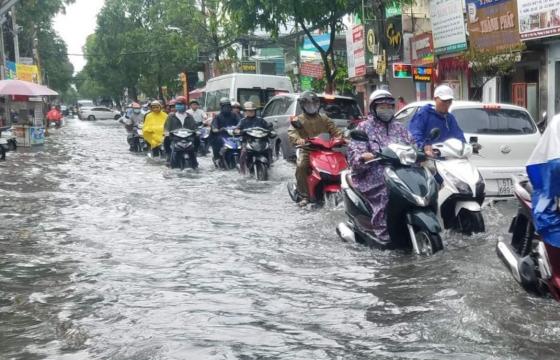 42 1 Bat Cuoi Khi Tien Si De Xuat Trang Bi Lu Cho Dan Tphcm Chong Ngap