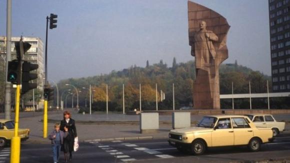 42 2 30 Nam Buc Tuong Berlin Sup Do Cuu Tbt Dong Duc Oan Gorbachev