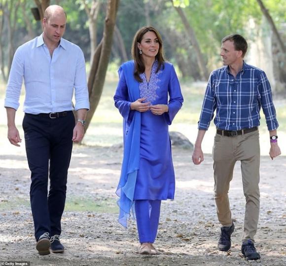 42 2 Meghan Markle Bi Chi Trich La Lo Bich Khi Dung Con Trai Archie De Chiem Song Chuyen Di Cong Du Cua Chi Dau Kate