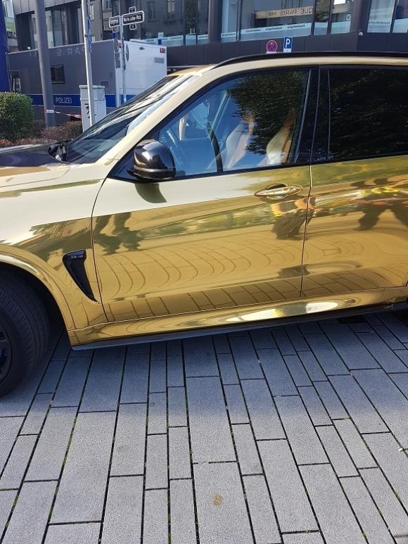 42 2 Canh Sat Duc Tich Thu Xe Bmw X5 Ma Vang Vi Qua Choi Mat