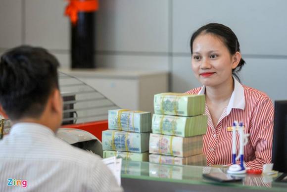 42 1 Bien Dong Dang So Hang Nghin Nhan Vien Ngan Hang Mat Viec