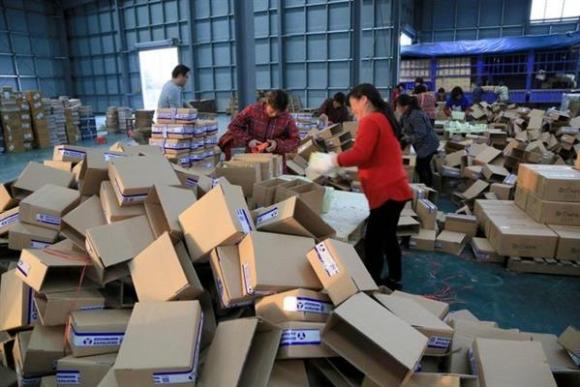 42 1 Dan Trung Quoc Tay Chay Hang My Trong Ngay Mua Sam Truc Tuyen Lon Nhat