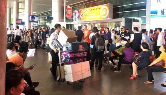 42 3 Bien Nguoi Don Viet Kieu Ve Que An Tet Chat Kin San Bay