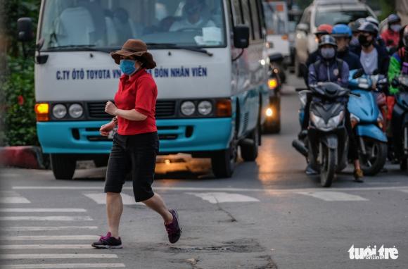 42 7 Cong Vien Dong Cua Nhieu Nguoi Dan Ha Noi Lieu Minh Ra Duong Tap The Duc