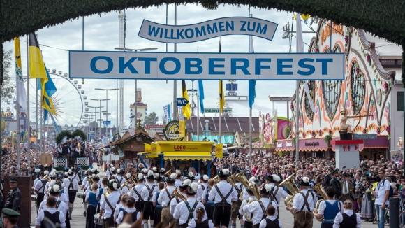 42 1 Duc Huy Le Hoi Bia Oktoberfest Lon Nhat Vi Dai Dich Covid 19