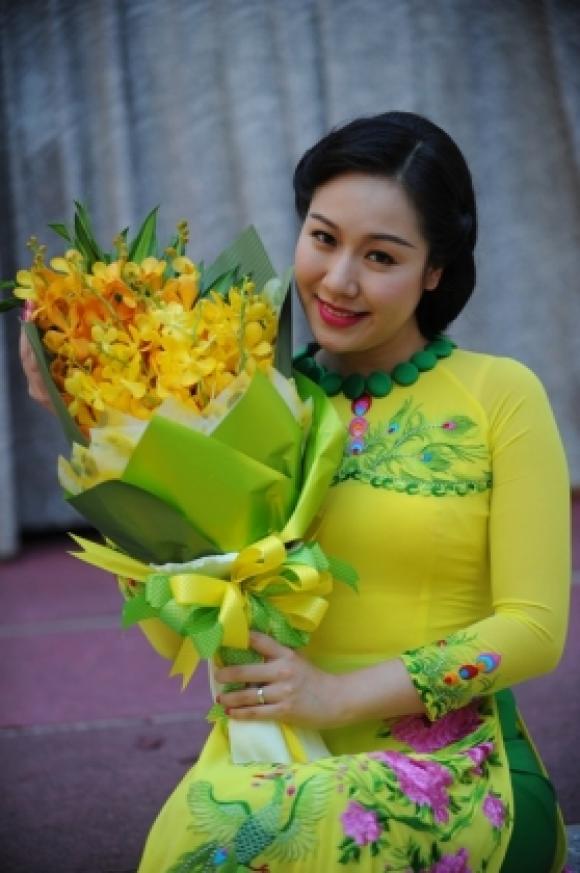 42 2 Hoa Hau Ngo Phuong Lan Lay Chong Tay Khong Co Nghia La Sinh Ngoai