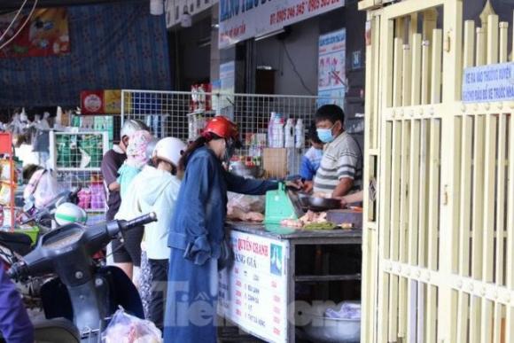 42 6 Nguoi Dan Da Nang Un Un Di Cho Sau Lenh Tam Dung Dich Vu An Uong