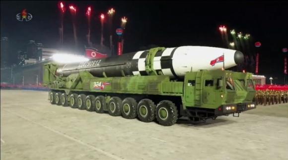 42 2 Trieu Tien Pho Dien Ten Lua Quai Vat Chua Tung Co Ong Kim Jong Un Bat Ngo Xin Loi