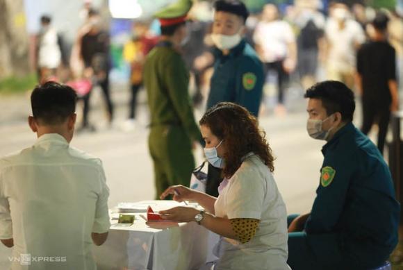 42 1 Nam Khu Vuc Bat Buoc Deo Khau Trang O Ha Noi