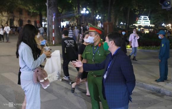 42 2 Nam Khu Vuc Bat Buoc Deo Khau Trang O Ha Noi