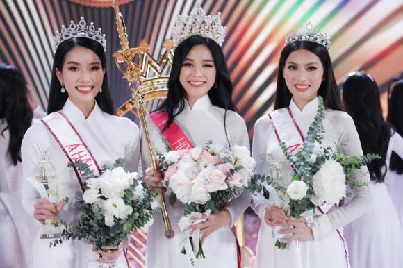42 1 Chung Ket Hoa Hau Dai Va Nhieu Quang Cao Ung Xu Kem Ca Tu 18
