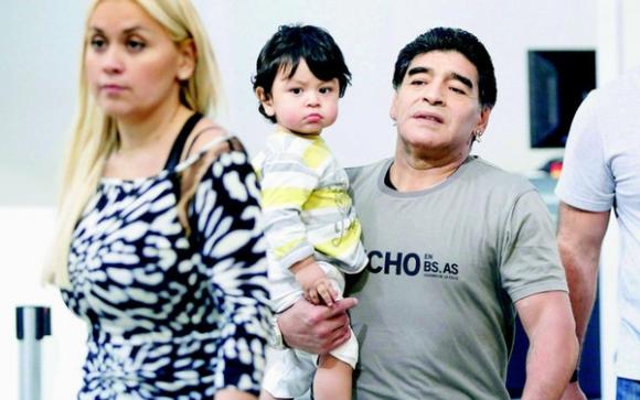 42 6 Huyen Thoai Diego Maradona Ra Di De Lai 11 Nguoi Con Ket Qua Cua Cuoc Doi Hao Hoa Va Cuoc Chien Tranh Quyen Thua Ke Chua Co Hoi Ket