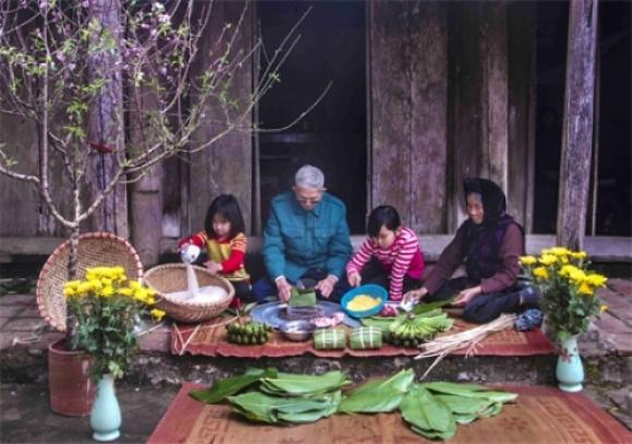 42 1 Choi Hoa Di Cho Tet Goi Banh Chung La Nhung Phong Tuc Dep Cua Ngay Tet