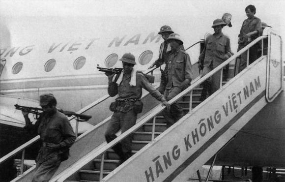 42 11 May Bay B 52 Cua Viet Nam Tung Khien Quan Polpot Khoc Thet