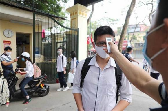 42 1 Nhung Dia Phuong Don Hoc Sinh Tro Lai Truong Tu Ngay 13