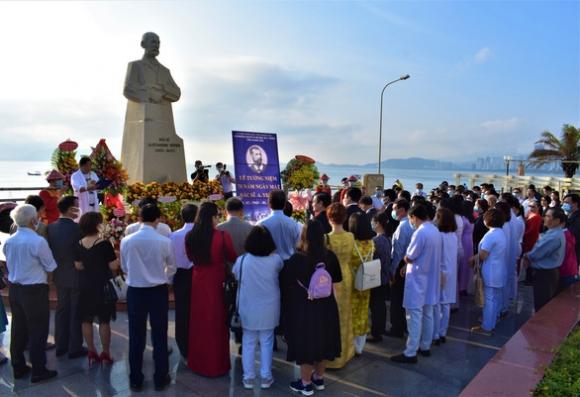 42 1 Bac Si Ayersin Mai Trong Tim Nguoi Dan Khanh Hoa