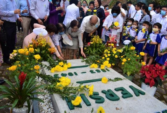 42 4 Bac Si Ayersin Mai Trong Tim Nguoi Dan Khanh Hoa