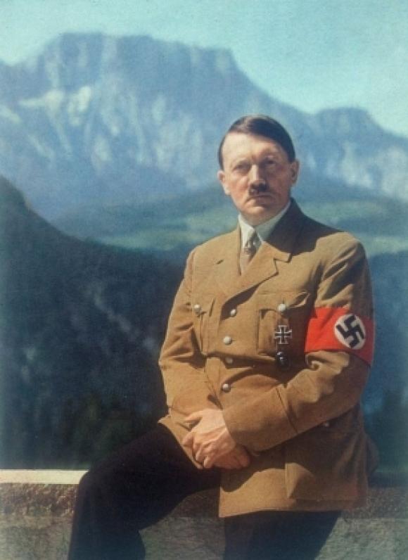 42 1 Hitler That Su Da Tron Thoat Bang Cach Phau Thuat Tham My