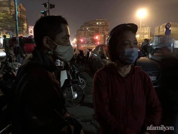 42 2 Nhan Chung Vu Chay Cua Hang Bim O Ha Noi Ke Lai Canh Tuong Kinh Hoang Trong Dem Moi Nguoi Ho Hoan Bo Chay Toi Chi Kip Dua Me Gia Ra Khoi Nha