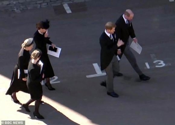 42 3 Tiet Lo Noi Dung Cuoc Tro Chuyen Han Gan Giua Hoang Tu William Va Em Trai Harry Meghan Len Tieng An Theo