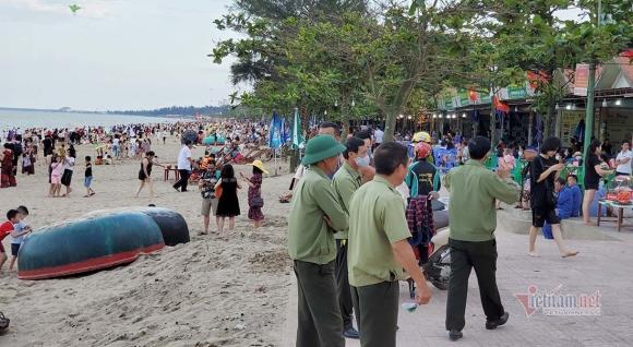 42 11 Nghin Nguoi Un Un Xuong Tam Bien Sam Son Cua Lo Ngay Dau Nghi Le